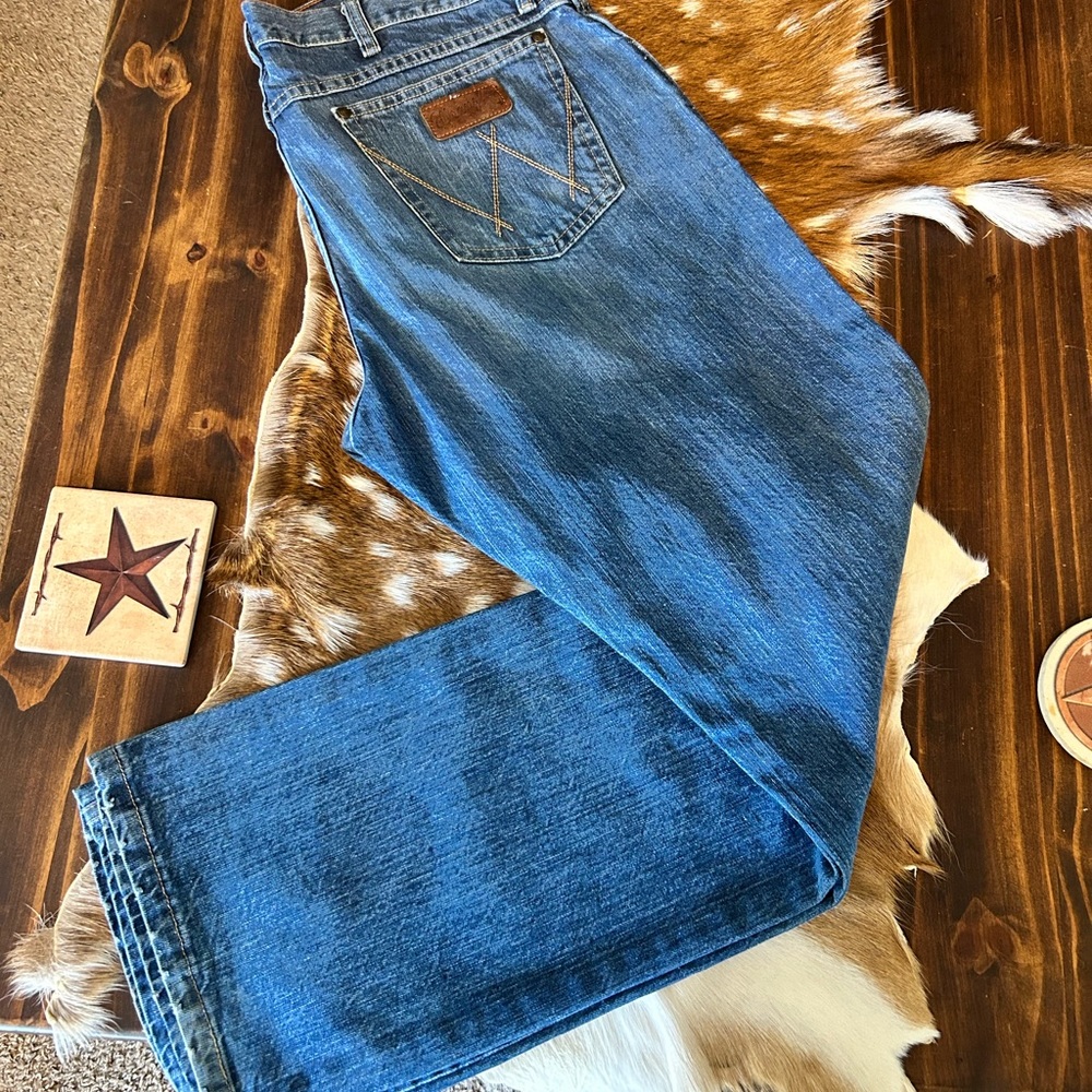 Men’s wrangler blue jeans